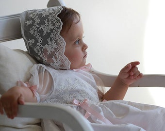 Longtemps la robe Diana de baptême avec bonnet 74 gr.
