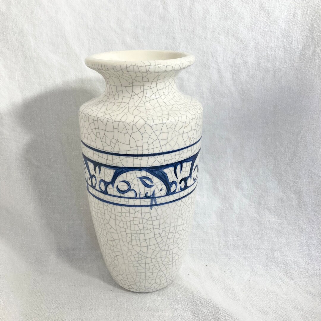 Dedham Rabbit Vase the Potting Shed Blue and White Crackle Etsy