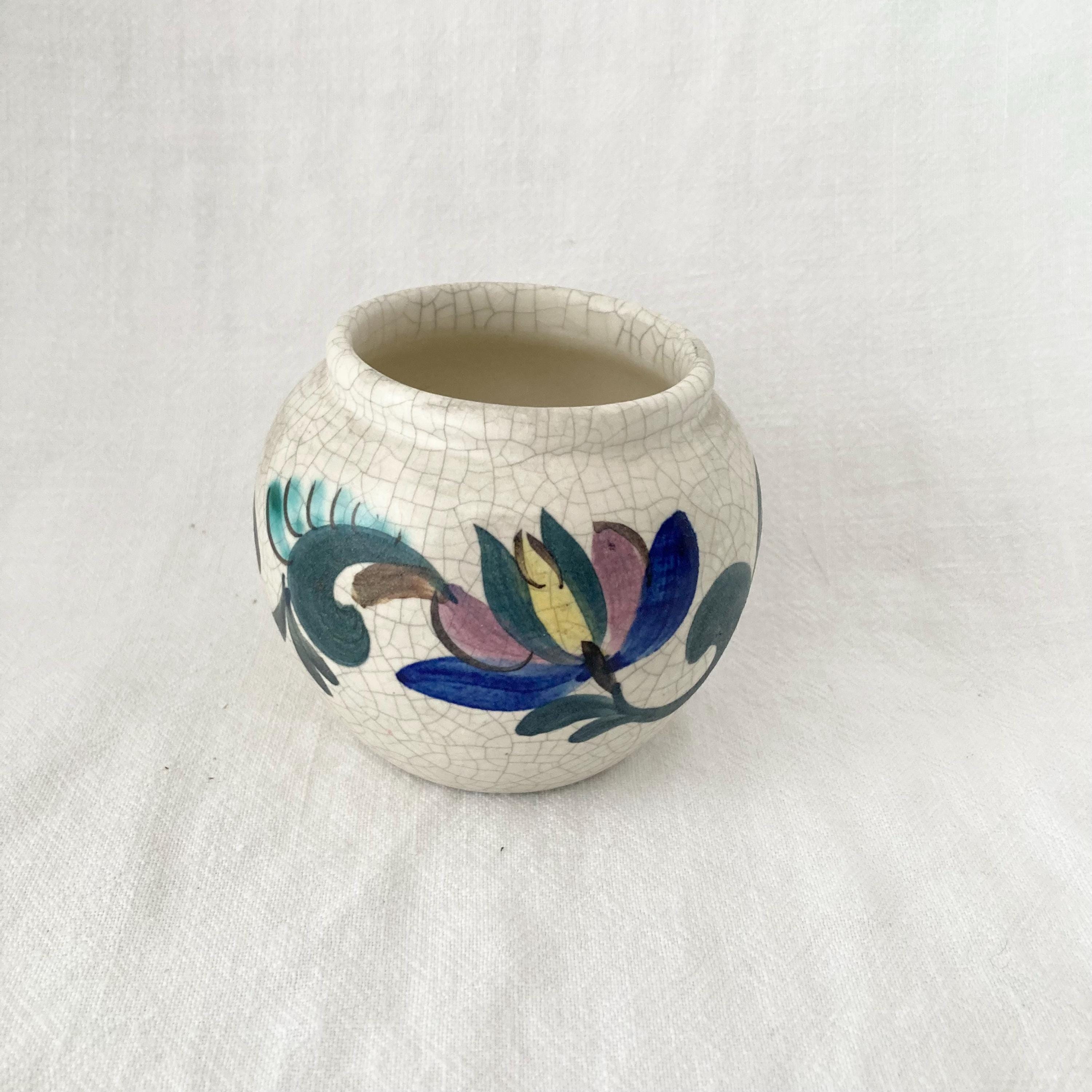 小さなグムンドナー陶器の花瓶、クラックル釉を施した手描きの陶器