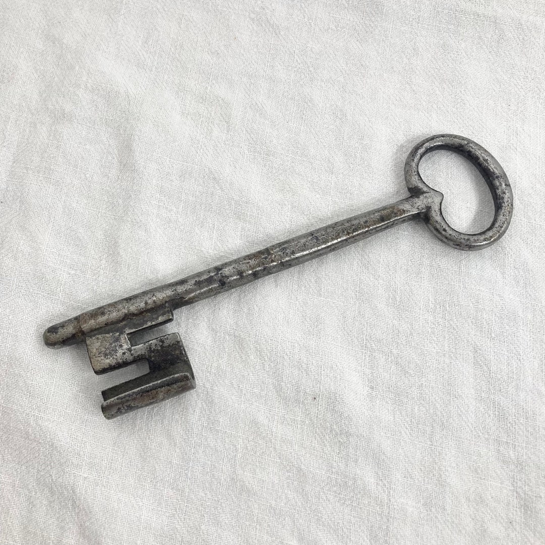 7" Oversized Skeleton Key, Vintage Decorative Hardware, Keychain - Etsy