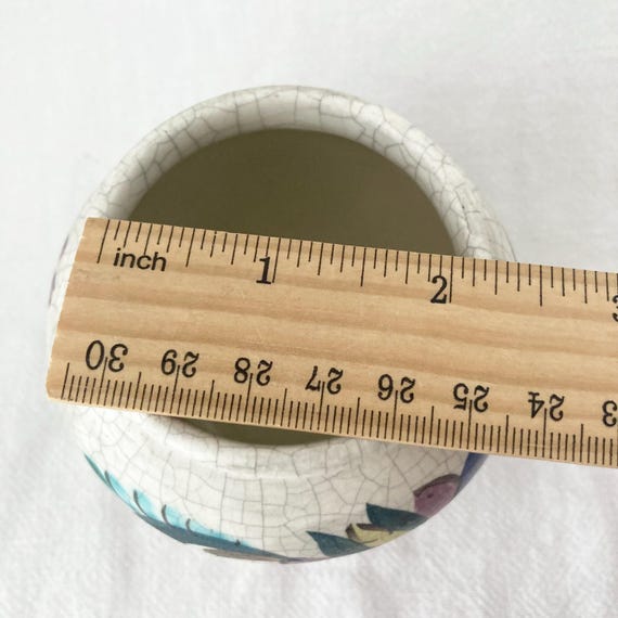 小さなグムンドナー陶器の花瓶、クラックル釉を施した手描きの陶器