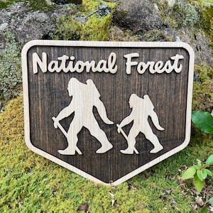 Señal de senderismo de Bigfoot en el bosque nacional / Señal de Sasquatch / Arte de Sasquatch / Señal de Bigfoot / Arte de Bigfoot / Senderismo de Bigfoot / Avistamiento de Bigfoot