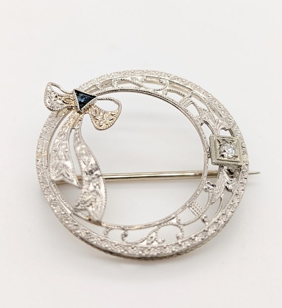 14 Karat White gold Art Deco Circle Bow Brooch