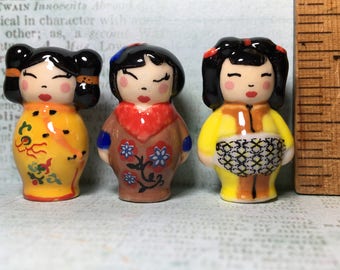 KOKESHI Trio Japanse poppenpop oranjegeel Aziatische kimmidolls - Franse Feve Feves-beeldjes poppenhuisminiaturen OO45