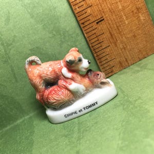 French Feve Wrestling Puppies Breed Terrier Dogs Puppy Playful Tiny Porcelain Hand Painted Feves Figurine Dollhouse Miniature K60