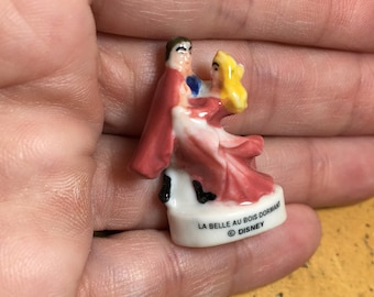 Liten Disneys TÖRNROS Prinsessfigur Vintage Fransk Feve Feves Porslinsfigurer Dockhusminiatyr EE86