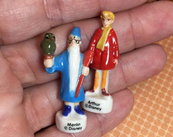 DISNEY'S ARTHUR & MERLIN The Sword in the Stone Wrat - Hero Heroes Tiny Figurine - Franse Feve Feves-beeldjes Poppenhuisminiaturen S97