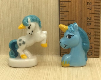 2 EENHOORNS Tiny Cartoon Eenhoorn Licorne Legends Mythology Beast Baby French Feve Feves Mini Poppenhuis Miniatuur E101