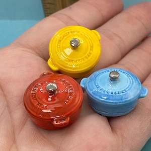 CLEARANCE Tiny Dutch Oven Casserole Cooking Pot Country Kitchen Farmhouse Mini 1:12 scale  French Feves Figurines Dollhouse Miniatures YY101