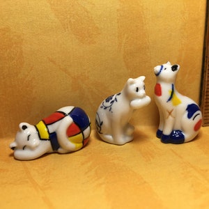 Bright Modern POP ART CATS 2018 Hand Painted Porcelain Cat Kitten Kittens Kitty Red Blue White - French Feve Feves  Miniatures W220