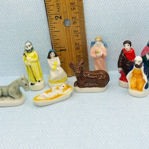 Crèche primitive 9 pièces Marie-Jésus-Jésus berger miniature en porcelaine peinte à la main - French Feve Feves Dollhouse Miniatures BB3