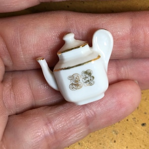 TEAPOT Passion for Tea China Elegant Tea Service Pottery Miniature - French Feve Feves Figurines Dollhouse Miniature G201