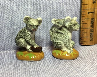 Tiny KOALA BEARS Bear Family Mama Cub Hand Painted Australia Wild Life Animals  - French Feve Feves Figurine Dollhouse Miniatures QQ82