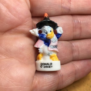 DISNEY Dancing DONALD DUCK Traditional South American Costume International - French Feve Feves Figurines Dollhouse Miniatures V261
