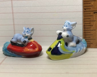 TOM & JERRY Tropische vakantie jetski's skiërski kat muis cartoon MGM Hanna Barbera - Franse Feve Feves-poppenhuisminiaturen AB30