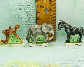 Kleine Afrikaanse dieren olifant zebraaap vintage set van 3 - Franse Feve Feves Figurines Miniatures P230