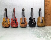 Tiny ELVIS PRESLEY Guitars Tenor, Hagstrom, Gibson, Isana, Martin - French Feve Feves Figurines Miniatures WW3