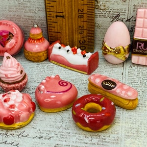 Ruby Chocolate Pastries Cakes Desserts Éclair Donut Macaron Cupcake Chou Puff Egg - French Feve Feves Figurines Dollhouse Miniatures R160