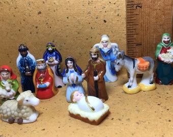 Colorful NATIVITY Set Metallic Details Mary Joseph Jesus Angel 12 pcs Creche Santons -  French Feve Feves Porcelain Figurines Miniatures D41