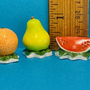 Malutkie owoce ludzie kreskówka arbuz pomarańcza gruszka owoce cytrusowe vintage 3 szt francuskie figurki Feve Feves miniatury domków dla lalek P259