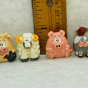 4 ANIMALES DE GRANJA de dibujos animados Vaca Cerdo Oveja y Caballo Figuras de porcelana de Fideos franceses Pastel de reyes Muñecas bebé Miniaturas P2