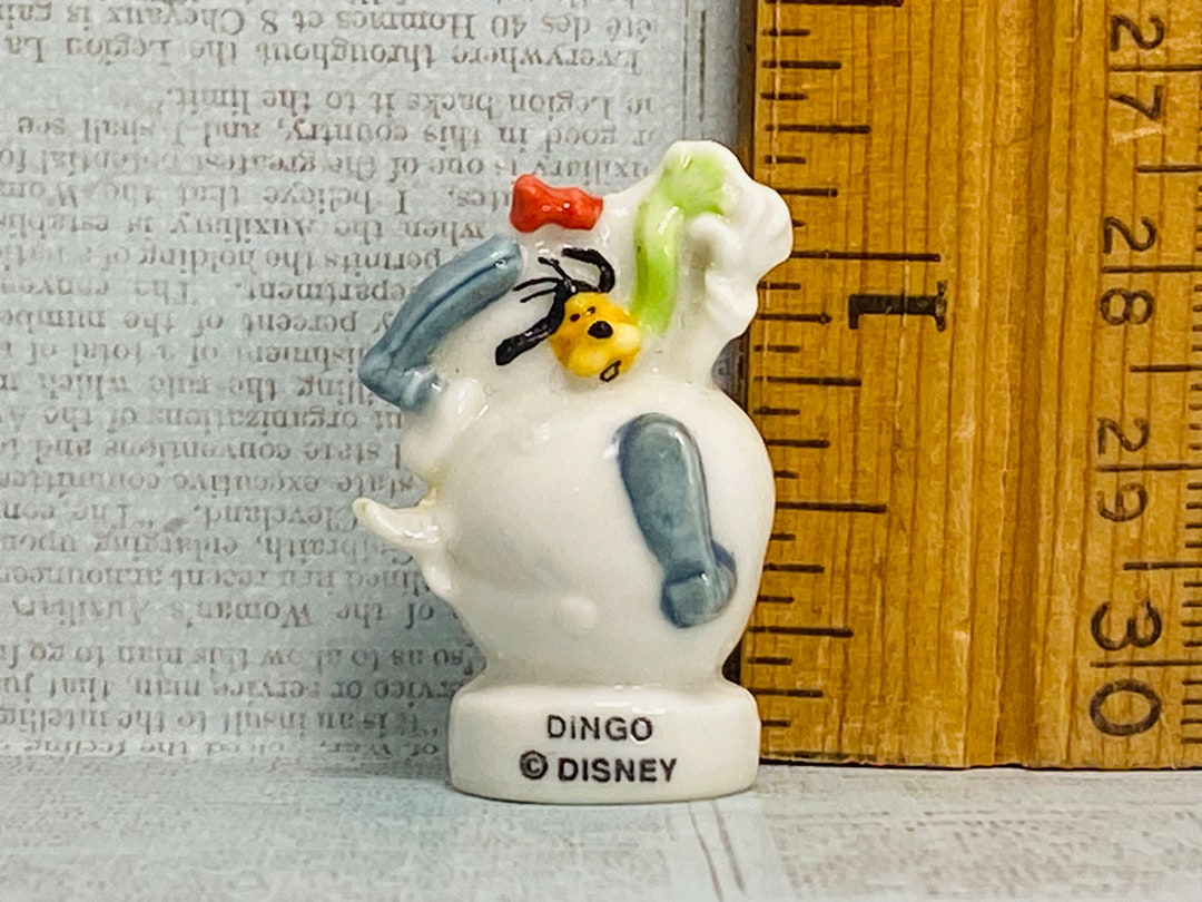 Disney's Snow Day GOOFY se roulant dans une boule de neige