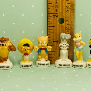 Sylvester Tweety Struś Pędziwiatr i Wiluś E Kojot WB Looney Tunes Bajki Francuskie Feves Porcelanowe Miniatury Domków dla Lalek Figurki YY96