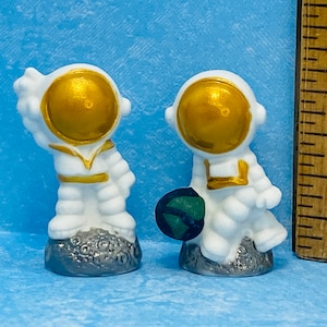 2 Tiny Astronauts Spacemen Earth OUTER SPACE Spaceman Astronaut - French Feve Feves Figurines Porcelain Dollhouse Miniatures LL140