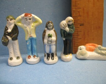 Dorpelingen of stedelingen Kerststalfiguren Vintage - Franse Feve Feves Porseleinen beeldjes King Cake A99