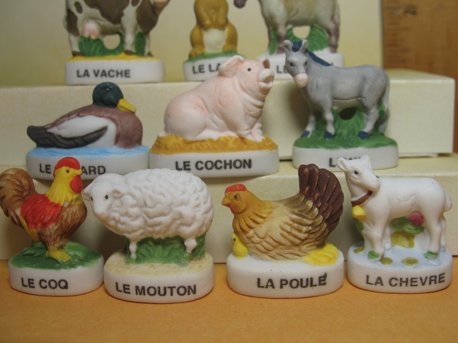 農場の動物 羊 牛 豚 ロバ ウサギ 鶏 子羊 馬 雄鶏 アヒル フランス  