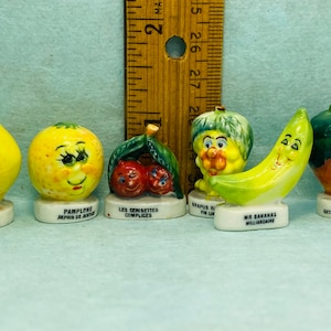 Owoce Ludzie Kreskówek Banan Wiśnie Winogrona Truskawki Gruszki Owoce 6 szt. Vintage - Francuskie Feve Feves Figurki Domki dla lalek Miniatury Z51