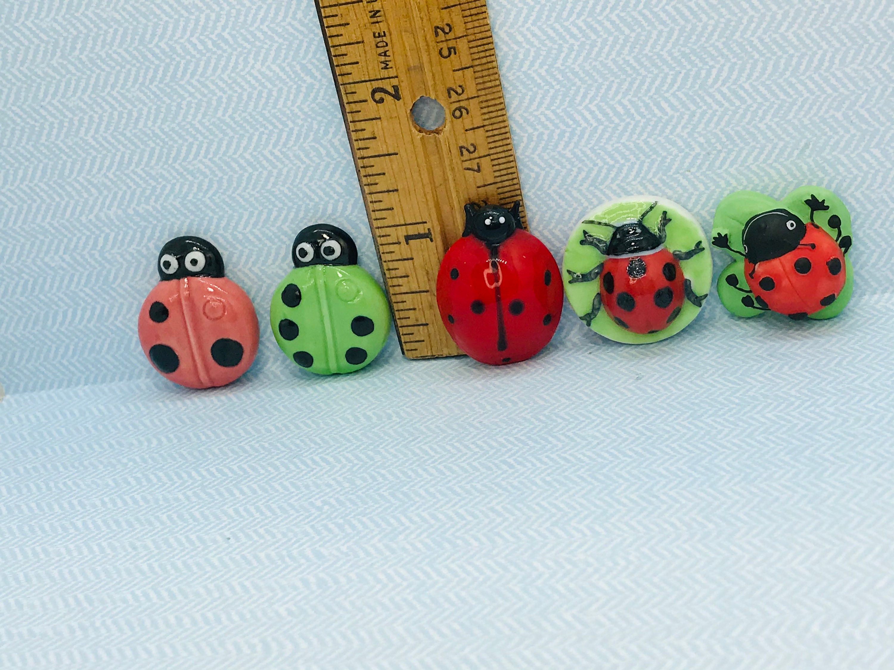 Pequeña mariquita, insecto, mariquita, bichos - Miniaturas de porcelana francesa Feves Feves B209