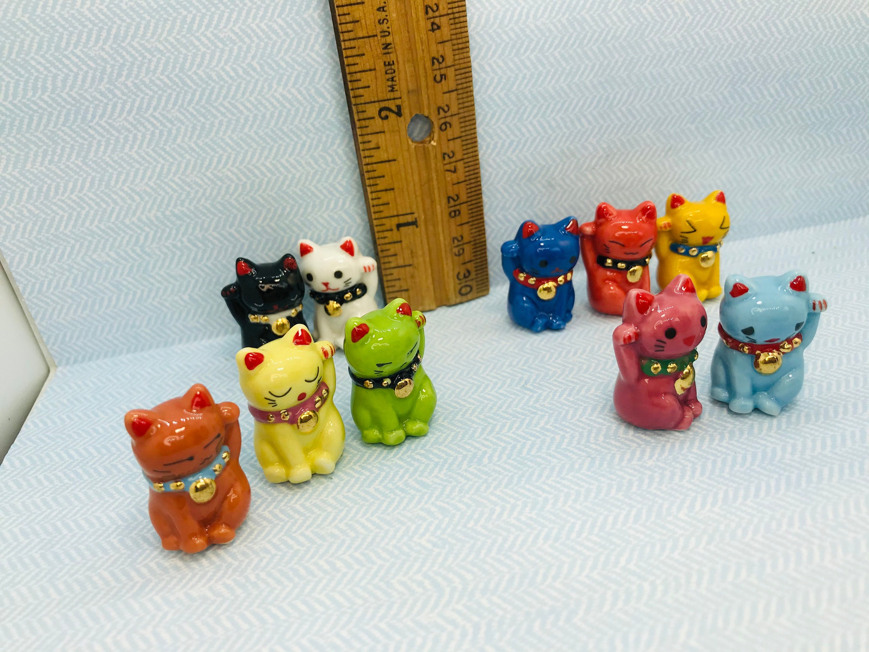 Maneki Neko ASIAN Good Luck Waving CATS Kitten Kitty Kittens Beckoning Cat Tiny Figurine-French Feve Feves Figurine Dollhouse Miniature K89