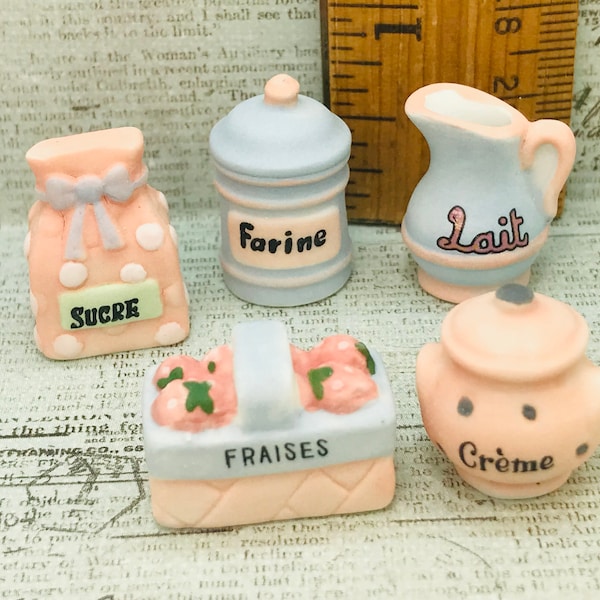 GÂTEAU CUISSON Ingrédients Pâtisserie Mini Nourriture Farine Sucre Lait Fraises Crème Épicerie - Français Feve Feves Porcelain Dollhouse Miniatures A9