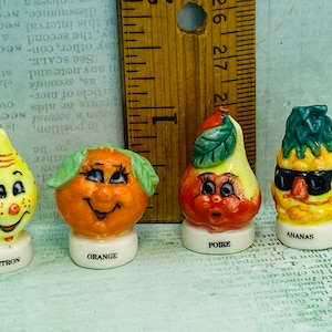 Malutkie owoce ludzie kreskówka cytryna gruszka pomarańcza ananas owoce 4 szt. Vintage - francuskie figurki Feve Feves miniatury domków dla lalek N327