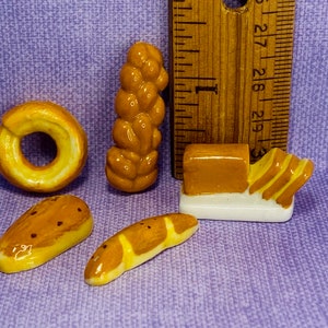 Mini BRÖD Limpor Traditionellt Bageri Baguette Krona Boule Painlimpa Franskt Feve Feves Porslin Dockhusminiatyrer Mat Kök MM163