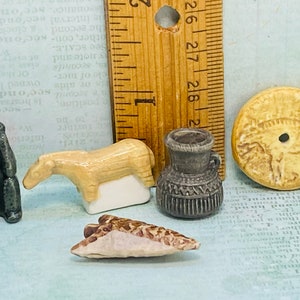 Prehistoric ART & ARTIFACTS Sculpture Drawings Stone Age Archeology Museum replicas Vase Horse Statue French Feves Dollhouse Miniatures QQ3