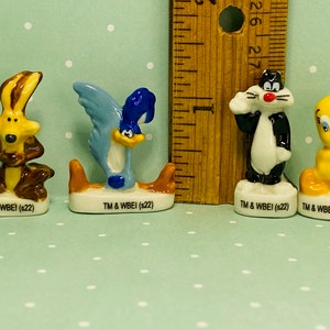 Sylvester Tweety Struś Pędziwiatr i Wiluś E Kojot WB Looney Tunes Bajki Francuskie Feves Porcelanowe Miniatury Domków dla Lalek Figurki yy96