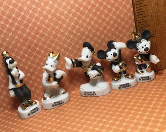 Figuras de Mickey Mouse, Minnie, Goofy, Donald Duck y Daisy con detalles dorados - Miniatura de porcelana francesa Feves Feves O25
