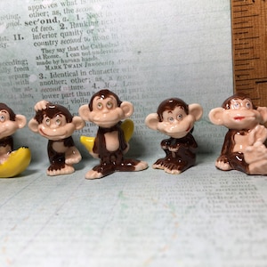 5 Lil MONKEYS Little MONKEY Chimp Chimps Chimpanzee Banana - French Feve Feves Figurines Dollhouse Miniature CC91