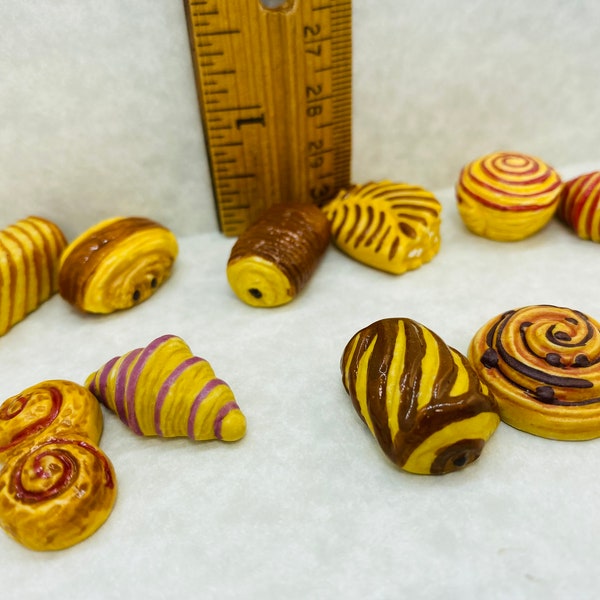 FANCY PASTRIES Dessert Pastry Croissant Bakery Brioche Pain au Chocolat Bread - French Feve Feves Porcelain Dollhouse Miniatures X106