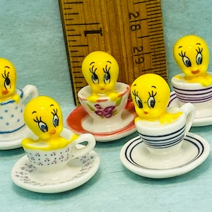 TWEETY BIRD Looney Tunes en una taza Elige tu WB favorito - Francés Feve Feves Dollhouse Miniatures Figuras H61