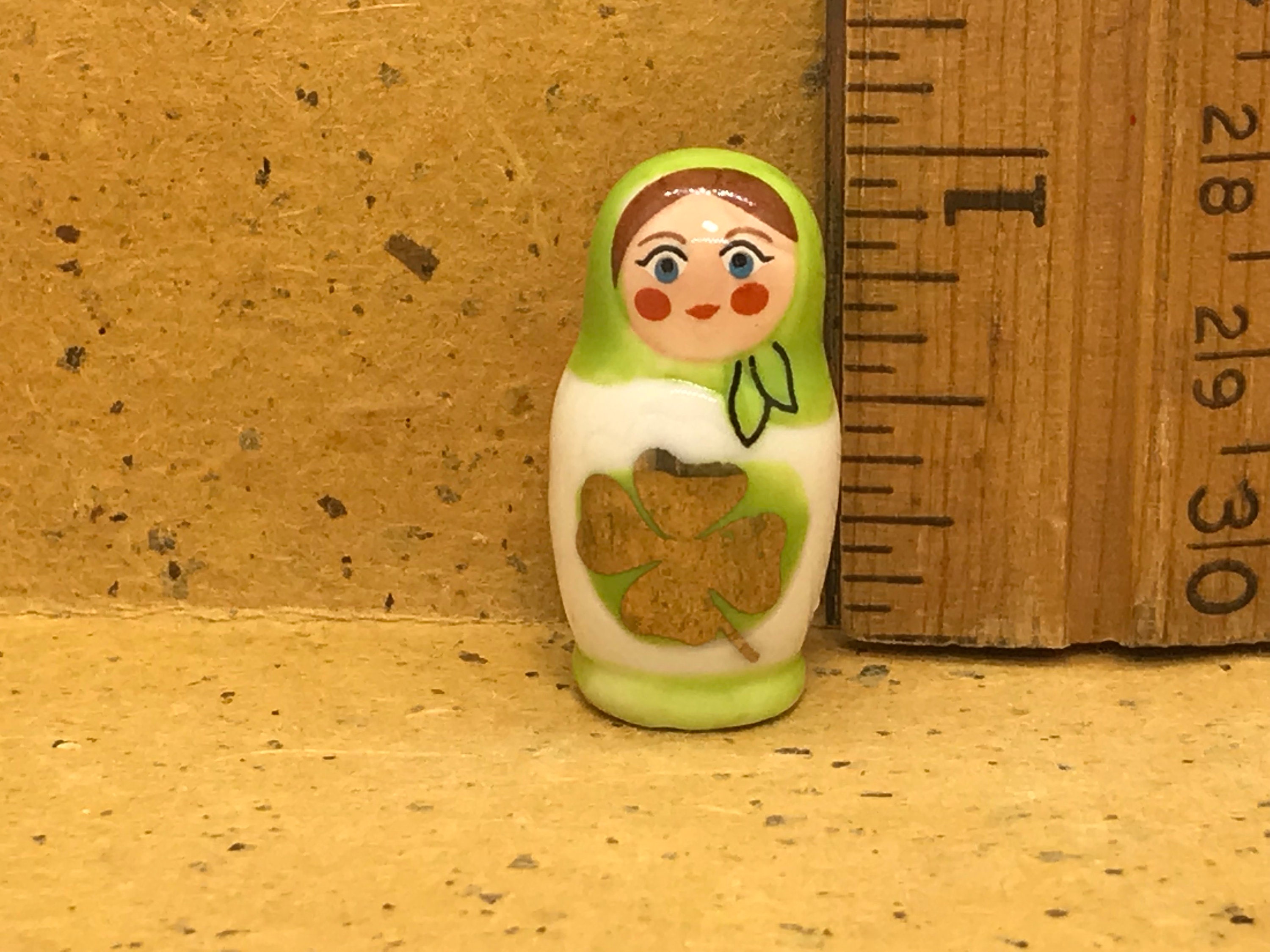 可愛いマトリョーシカ　レア　フェーブ　フェーヴ　フランス　陶器　ミニチュア　置物 可愛いマトリョーシカ レア フェーブ フェーヴ フランス 陶器