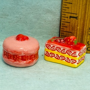 Fancy CAKES MACARON Layer Cake Cream Puff Chou Pastry Pastries Bakery food French Feve Feves Porcelain Figurine Dollhouse Miniatures DD99