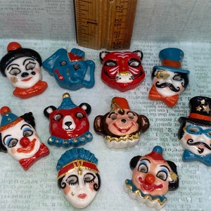MASQUES DE CIRQUE Clown Carnaval Masque de Mardi Gras Éléphant Ours Maître de piste Pierrot Fèves françaises Fèves Figurines en porcelaine Miniatures de maison de poupée AB73