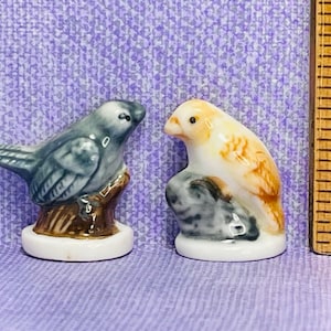 2 Hand Painted BIRDS Bird *Flat Backed* Finch Wren Chickadee Finch Crow Vintage French Feves Porcelain Figurine Dollhouse Miniatures GG3