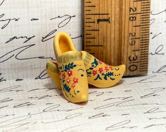 International SHOES Dutch Wooden Clogs *2 Rights*  French  Feves Clearance Porcelain Figurines King Cake Baby Dollhouse Miniatures Mini P28