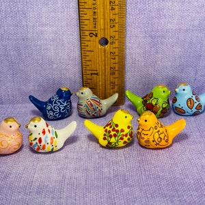 Artsy BIRDS Zaunkönig Meisen Finken Singvögel Pop Art Bunte Moderne Französische Feves Mini Keramik Figur Puppenhaus Miniatur Taube Rotkehlchen GG43