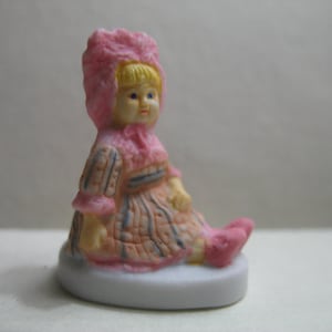 Victorian Girl Infant Child Miniature in Pink Dress French Feve Feves  Porcelain Figurines King Cake Baby Doll House Charm Mini Prizes D20