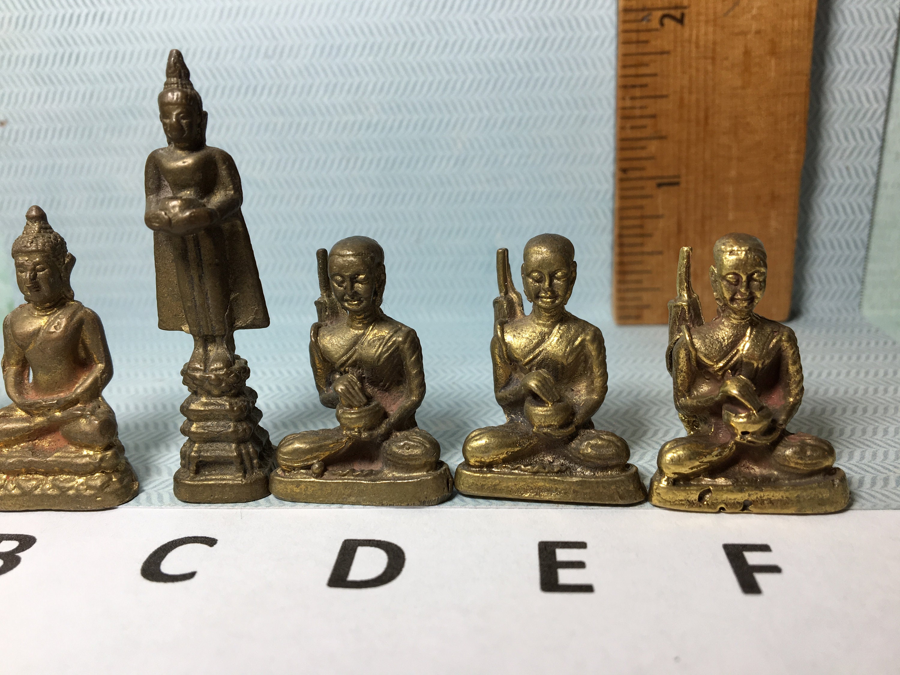 Lot De 4 Statuettes Miniatures De Bouddha - Résine, Dimensions 3,2 X 4,2 Cm, Décoration Zen Pour Maison Ou Bureau